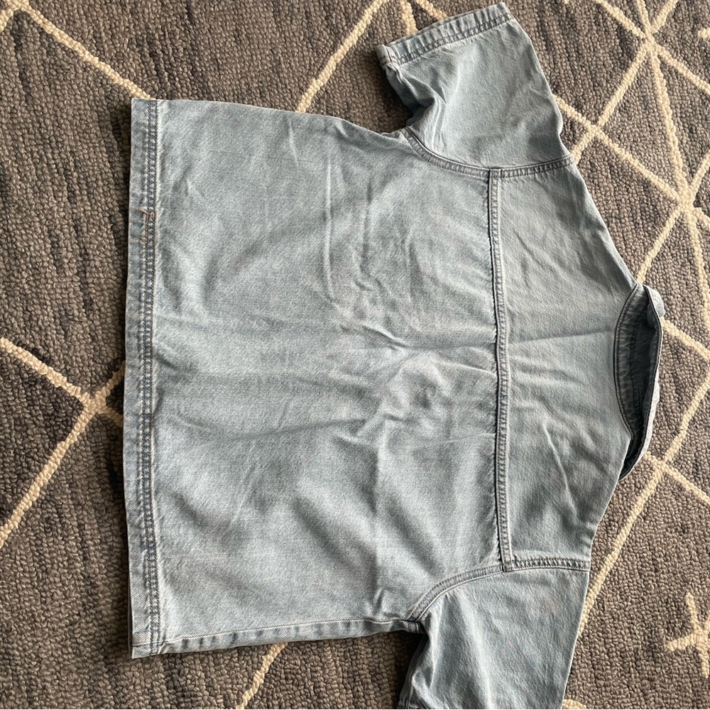 Universal Thread Light Blue Denim Short Sleeve Button-Down Shirt - Picture 4 of 5